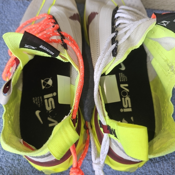 nike react wr ispa platinum volt